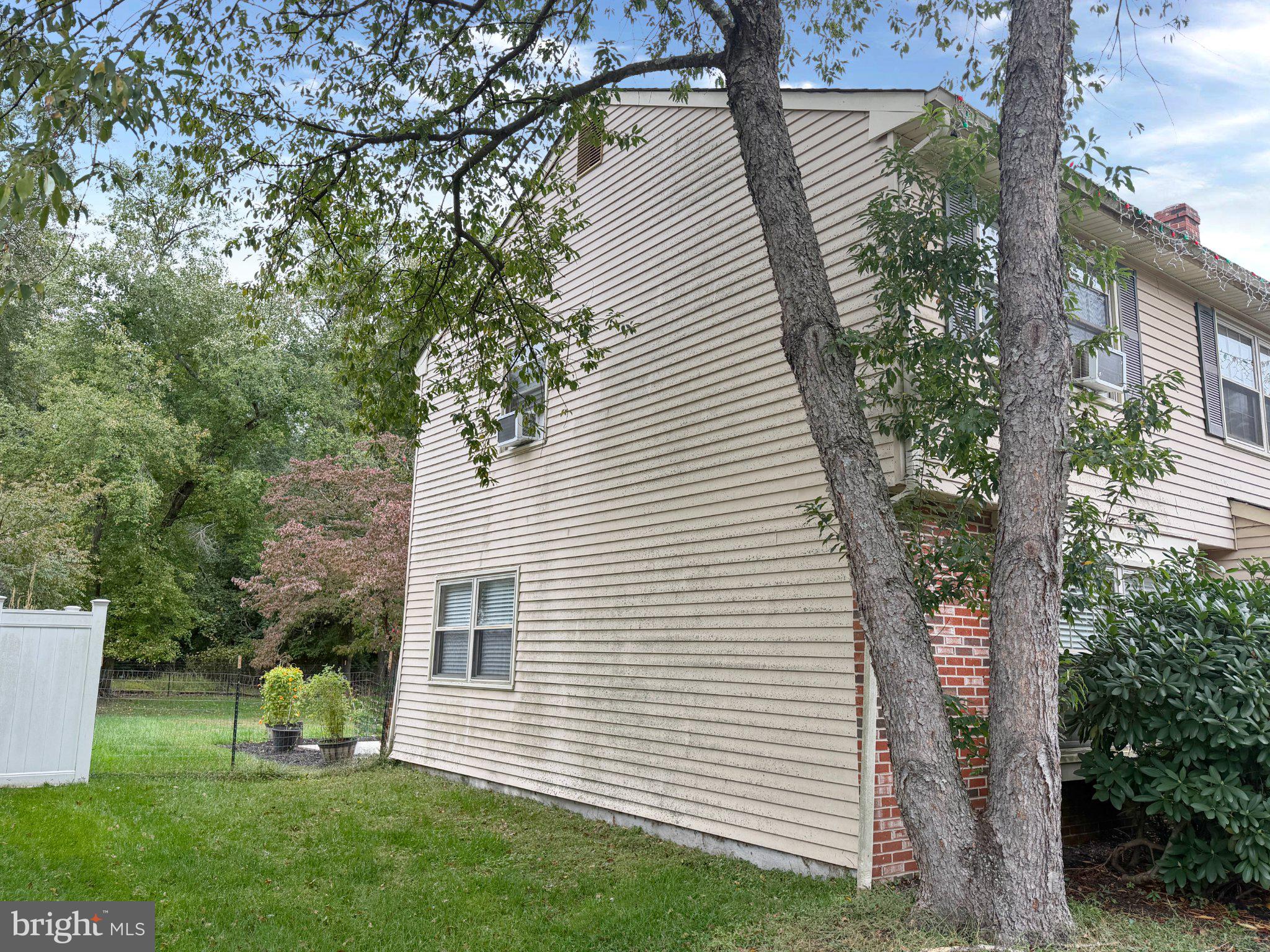 54 LAKESIDE DRIVE