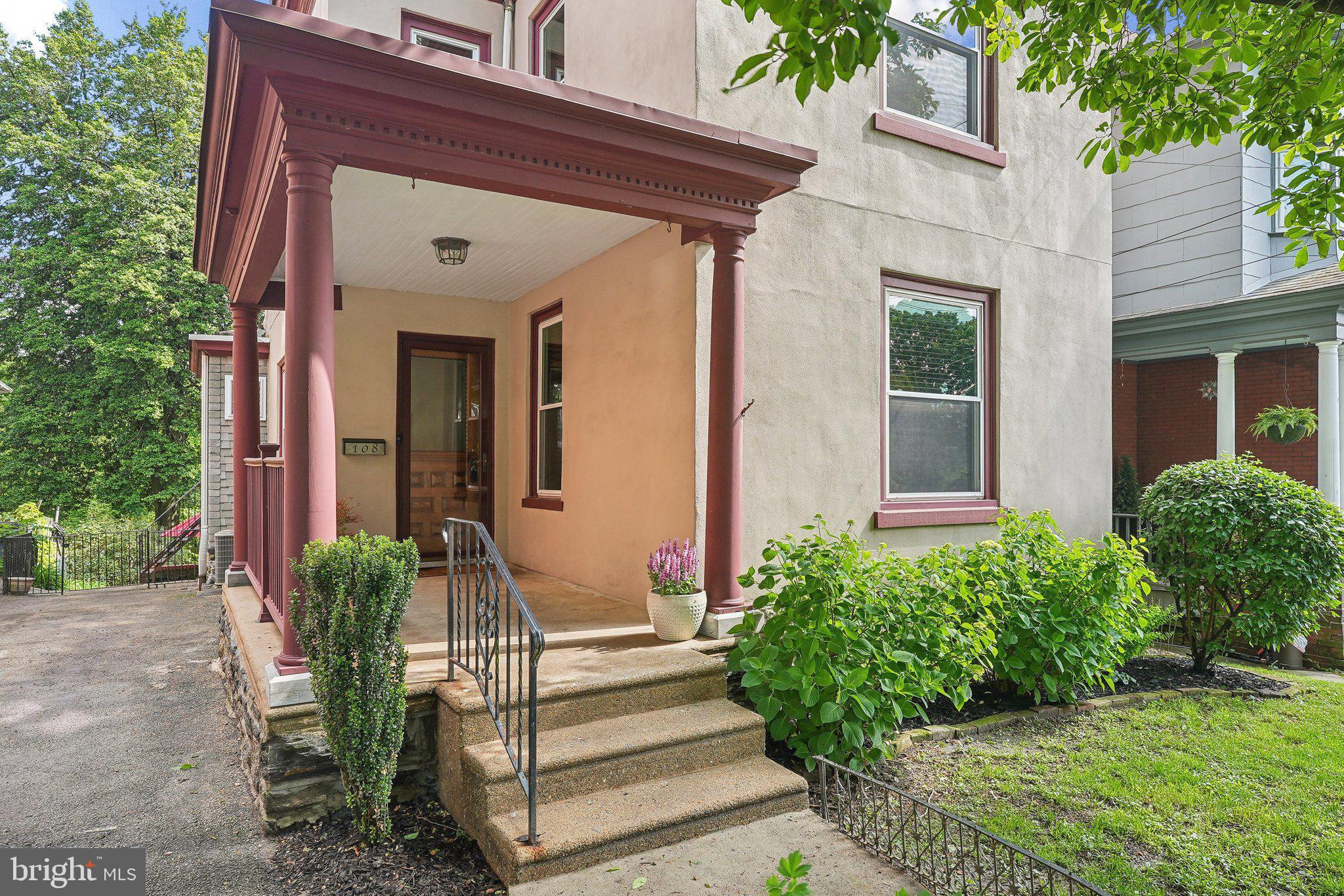 108 ROCHELLE AVENUE