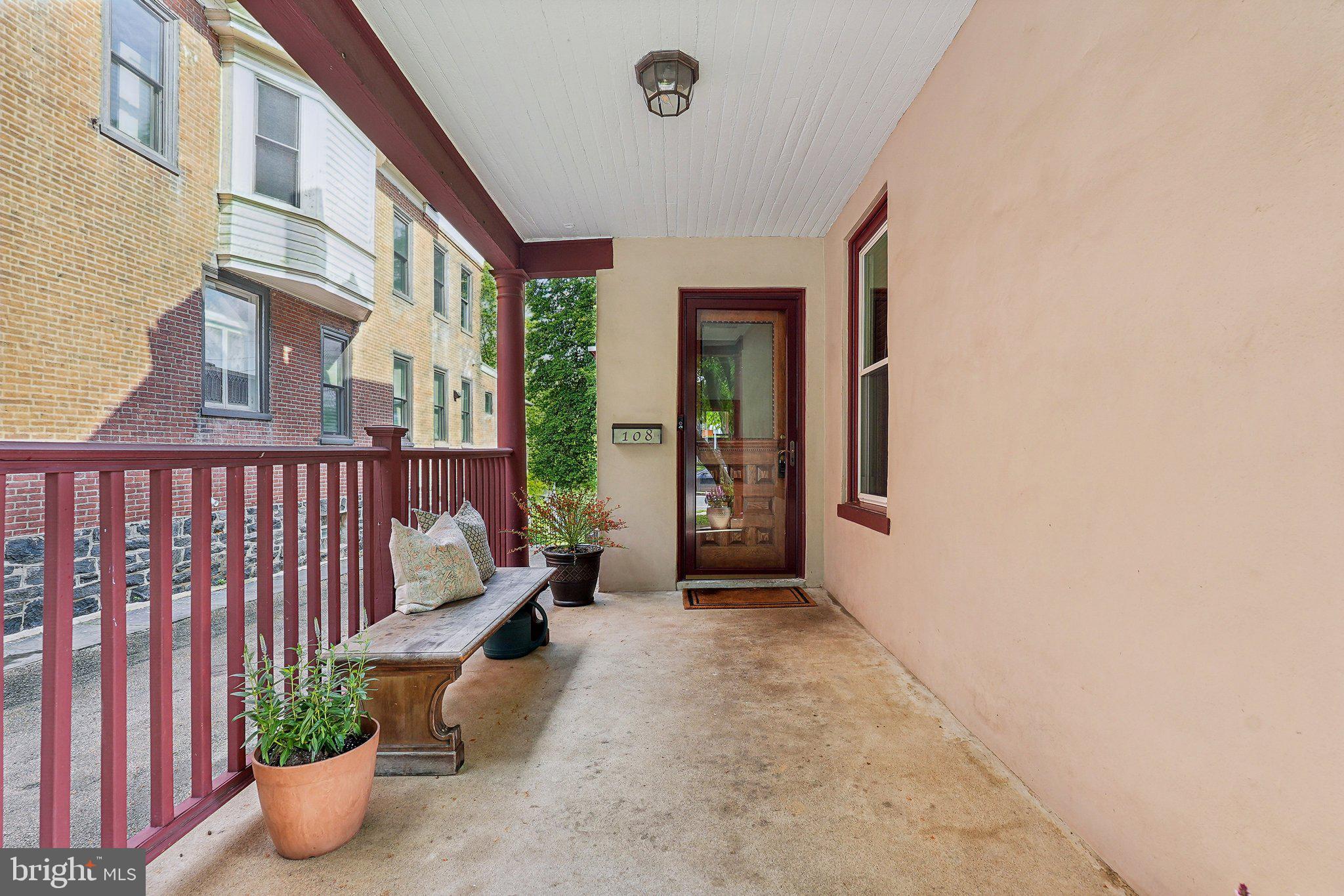 108 ROCHELLE AVENUE