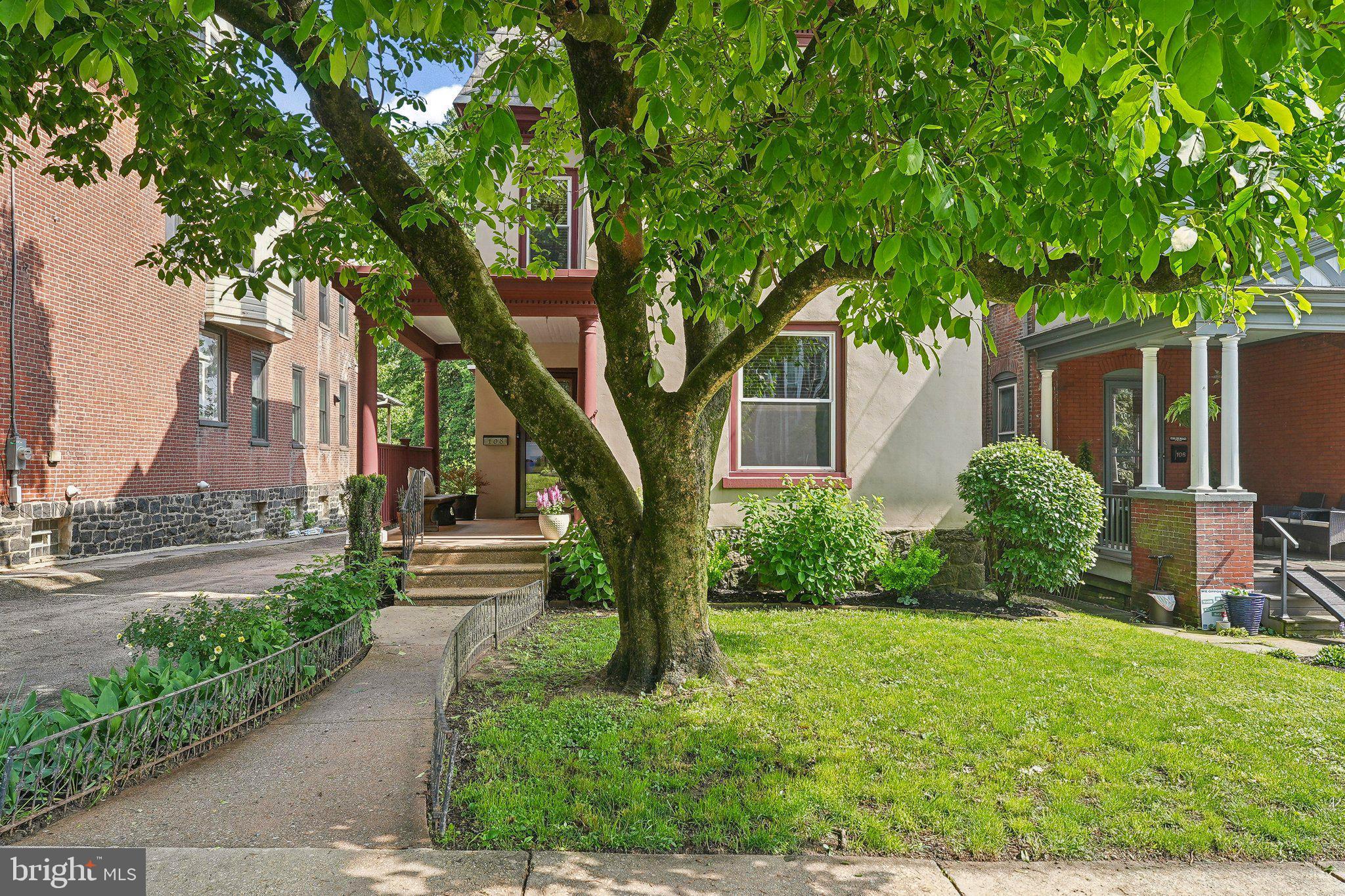 108 ROCHELLE AVENUE