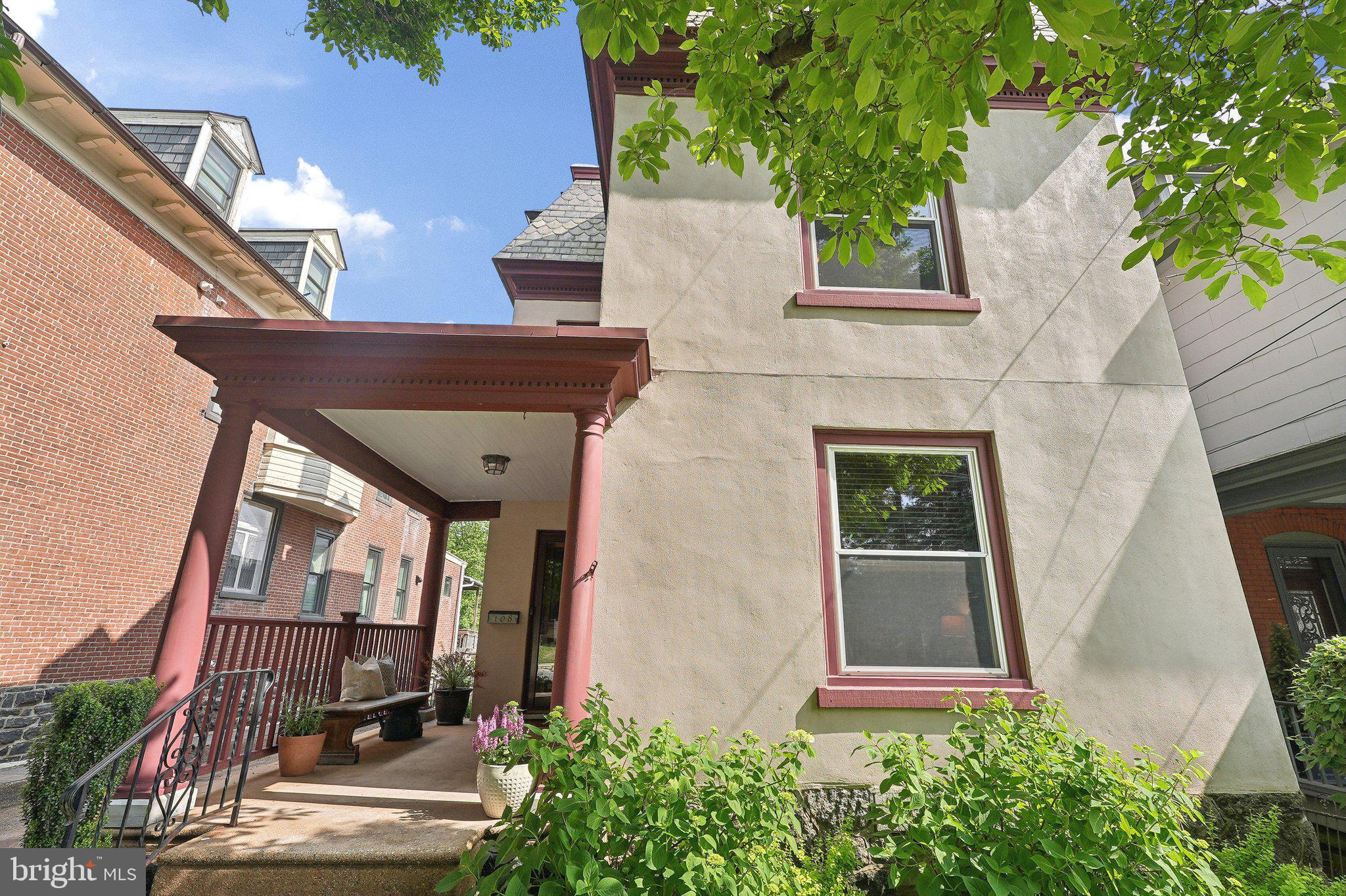 108 ROCHELLE AVENUE