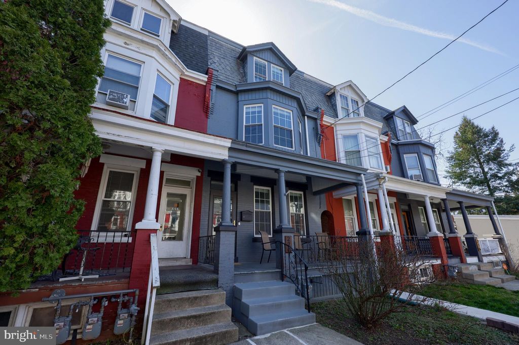 Photo of 220 E Clay Street, Lancaster, PA 17602 (MLS # PALA2048394)