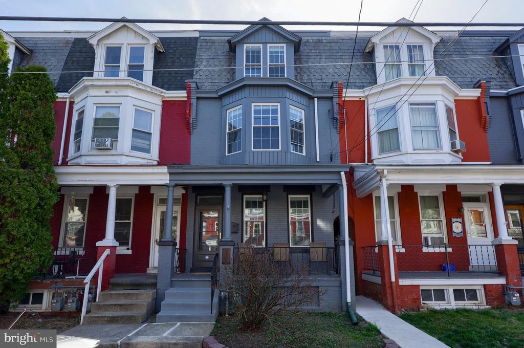 Photo of 220 E Clay Street, Lancaster, PA 17602 (MLS # PALA2048394)