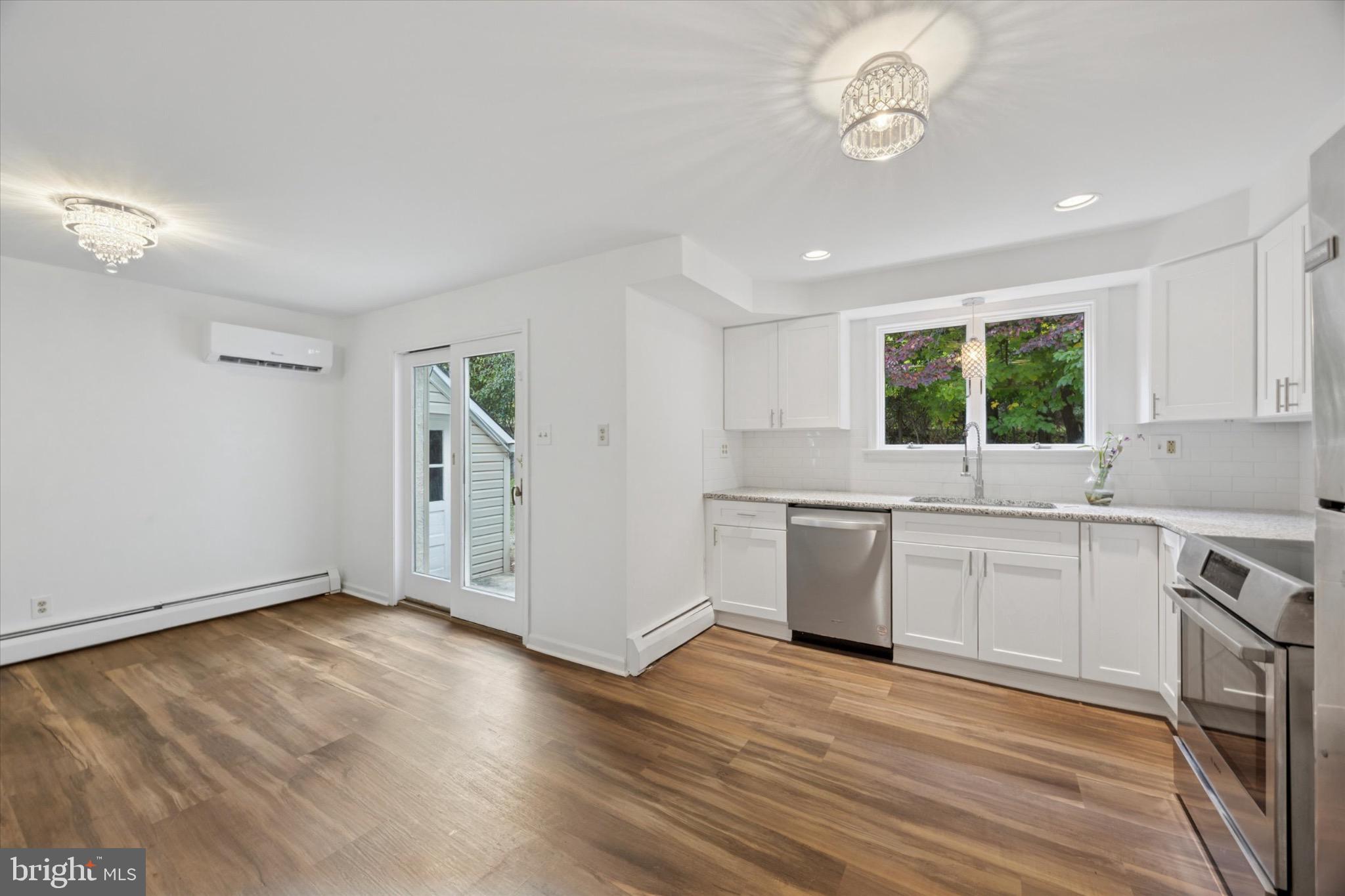 HIDDEN CREEK - Residential