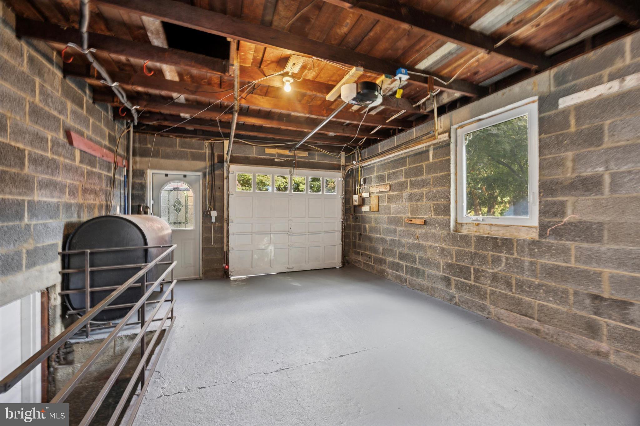 HIDDEN CREEK - Residential