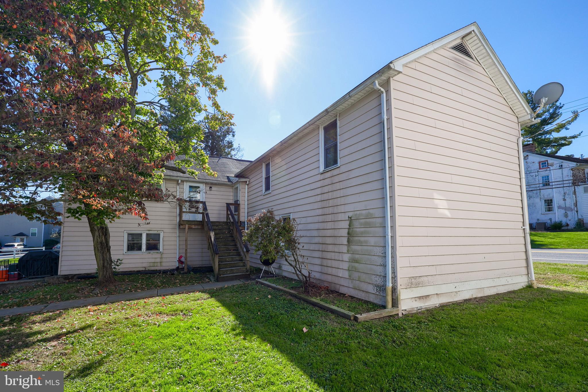 Main image without alt text