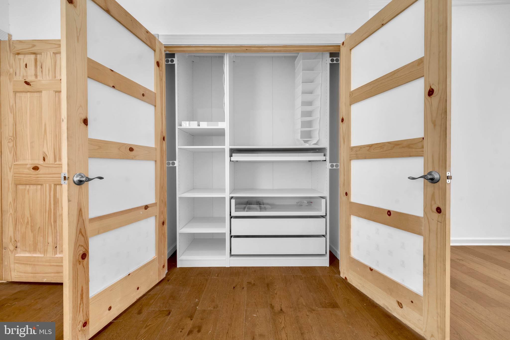 ELWOOD PARK - Residential