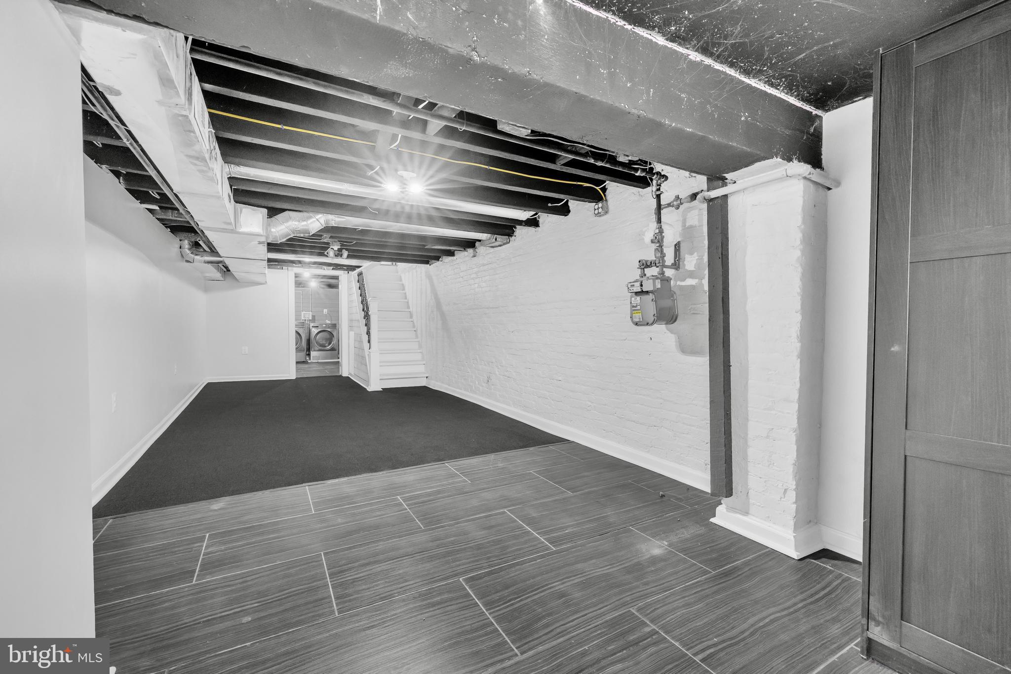 ELWOOD PARK - Residential