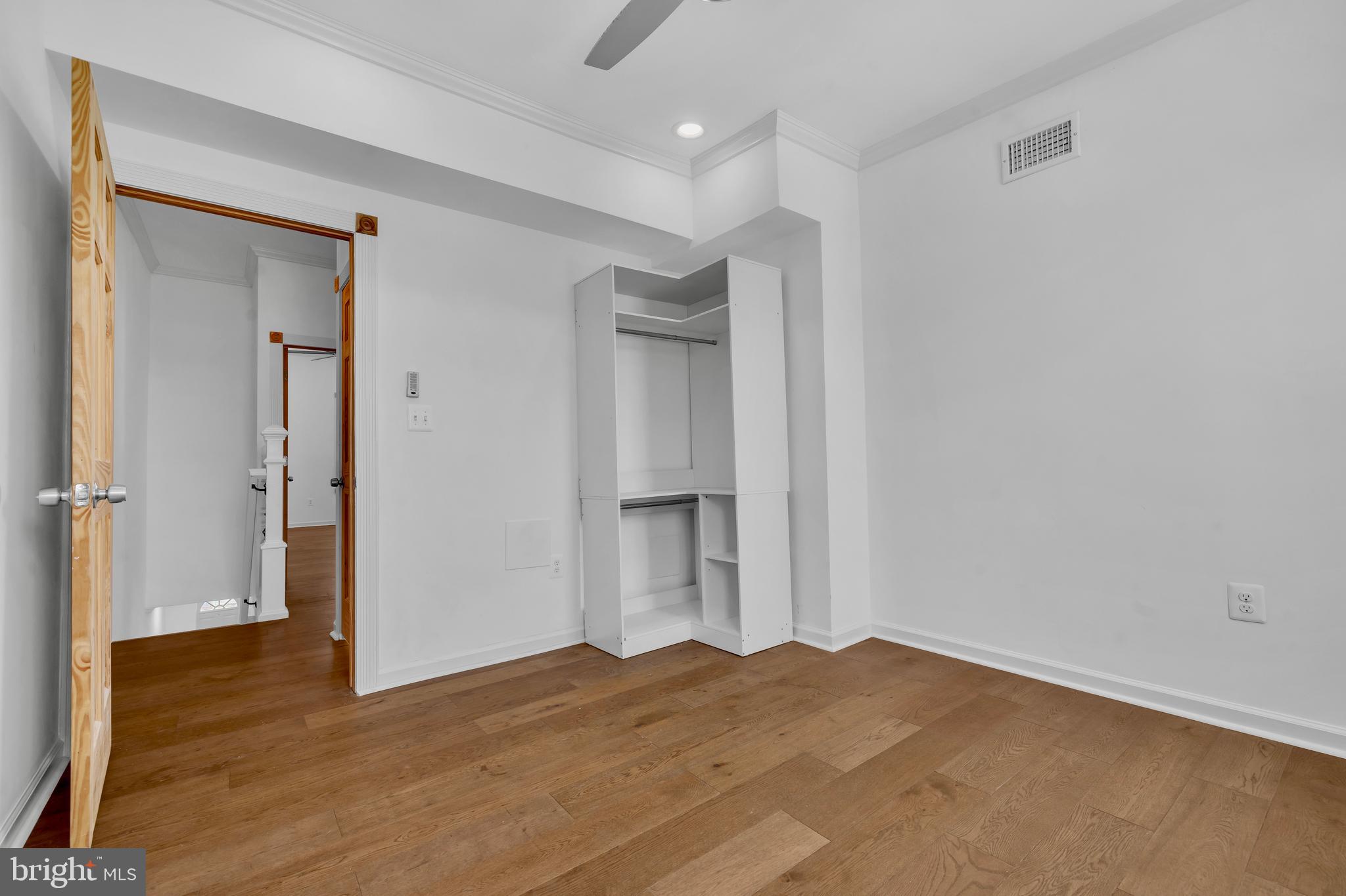 ELWOOD PARK - Residential