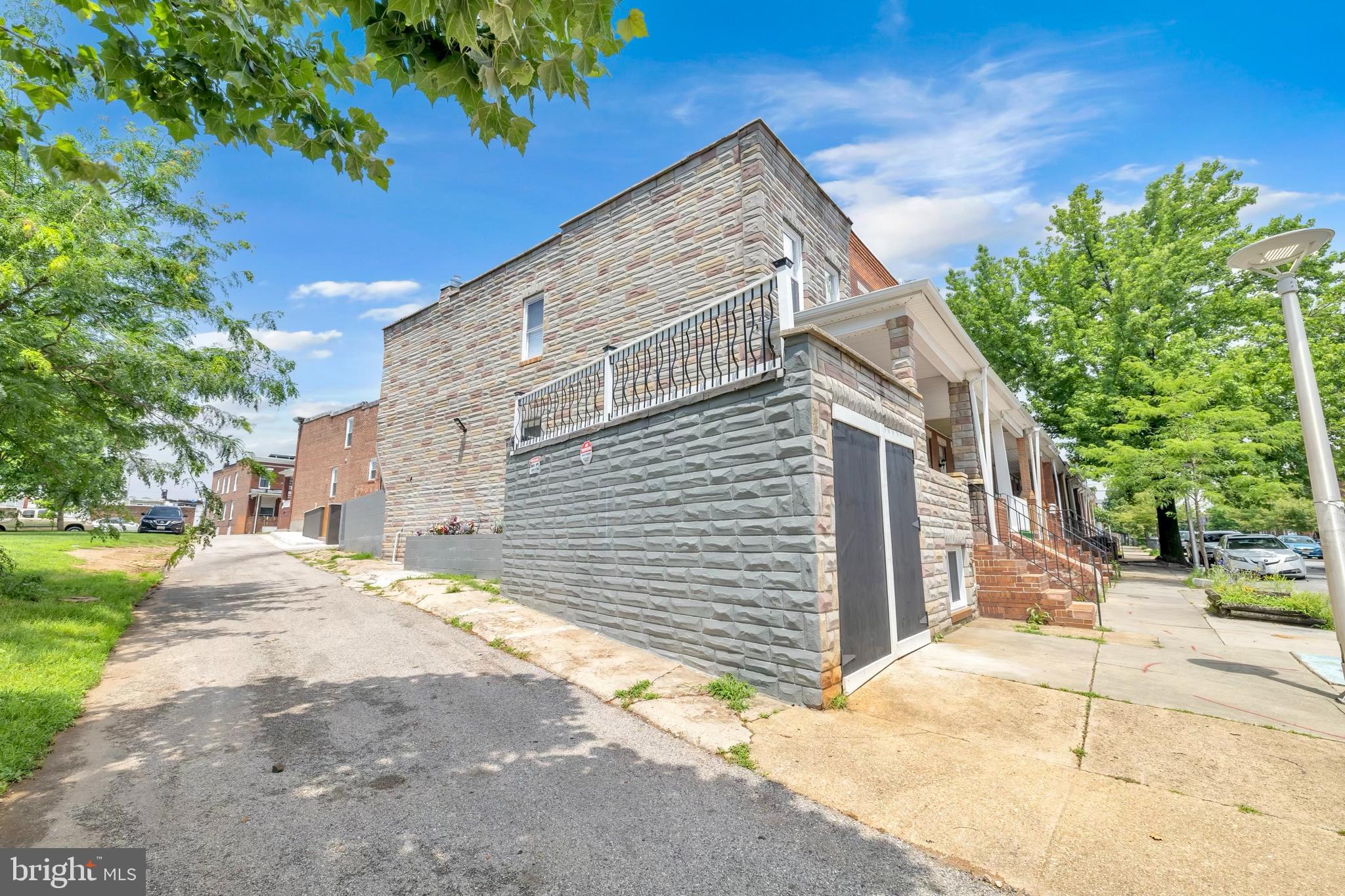 ELWOOD PARK - Residential