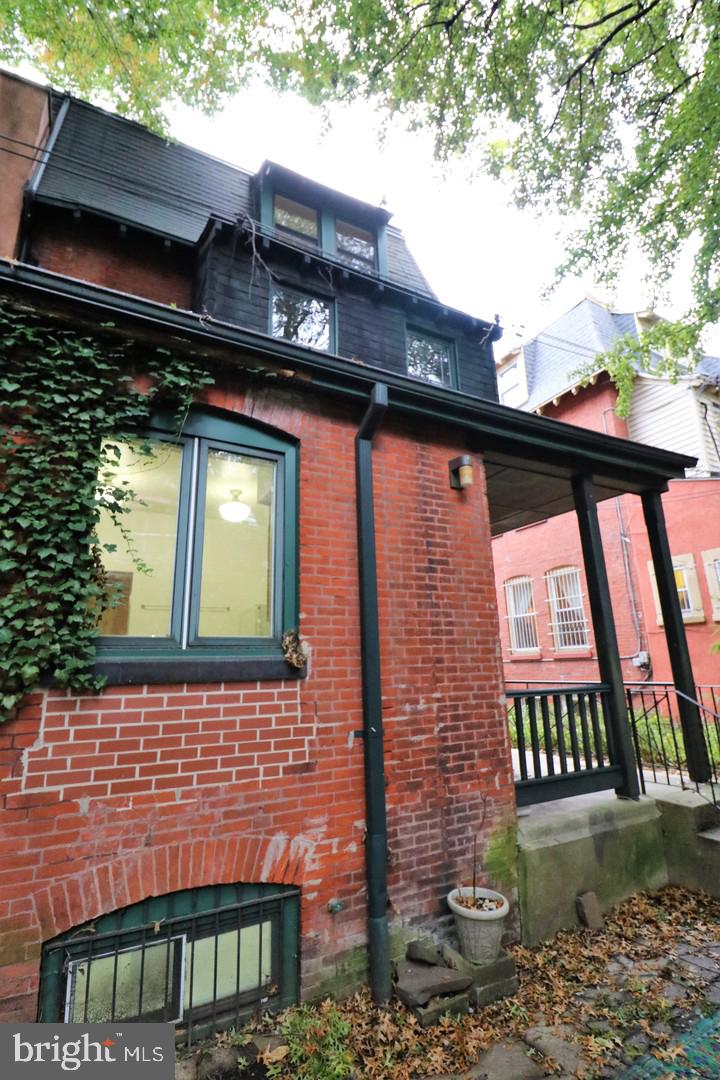 UNIVERSITY CITY - Residential Lease