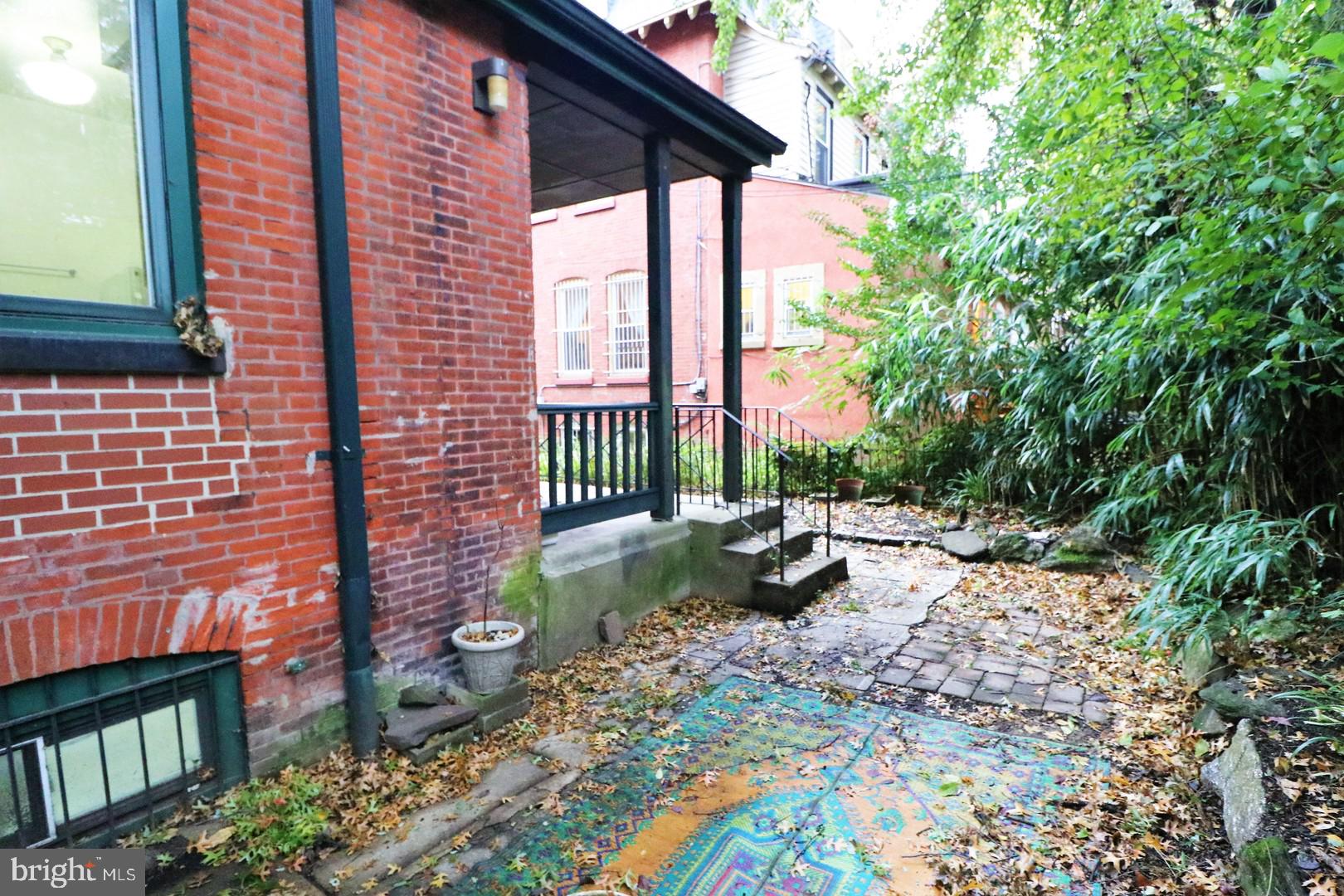 UNIVERSITY CITY - Residential Lease