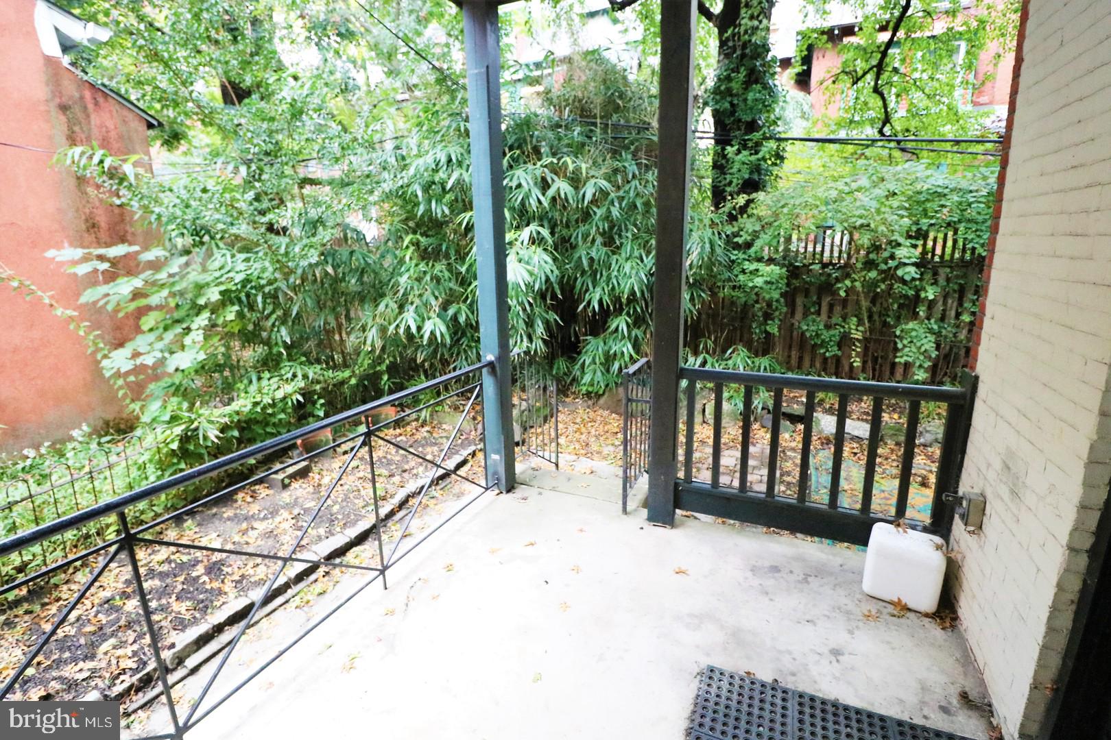 UNIVERSITY CITY - Residential Lease