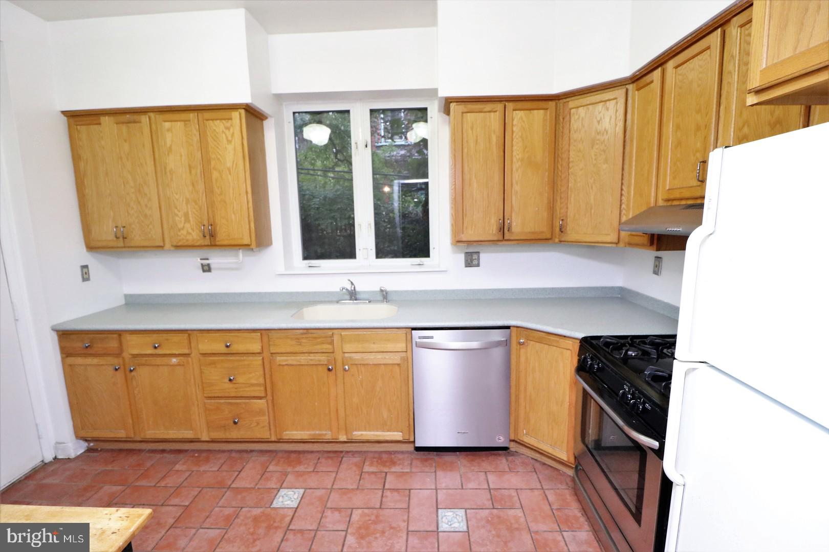 UNIVERSITY CITY - Residential Lease