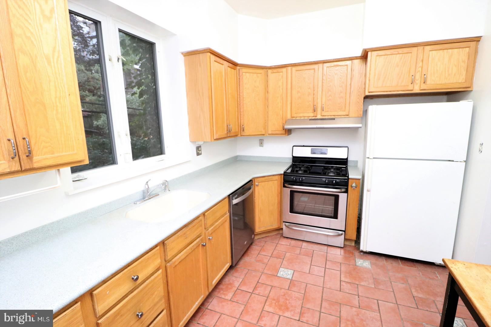 UNIVERSITY CITY - Residential Lease