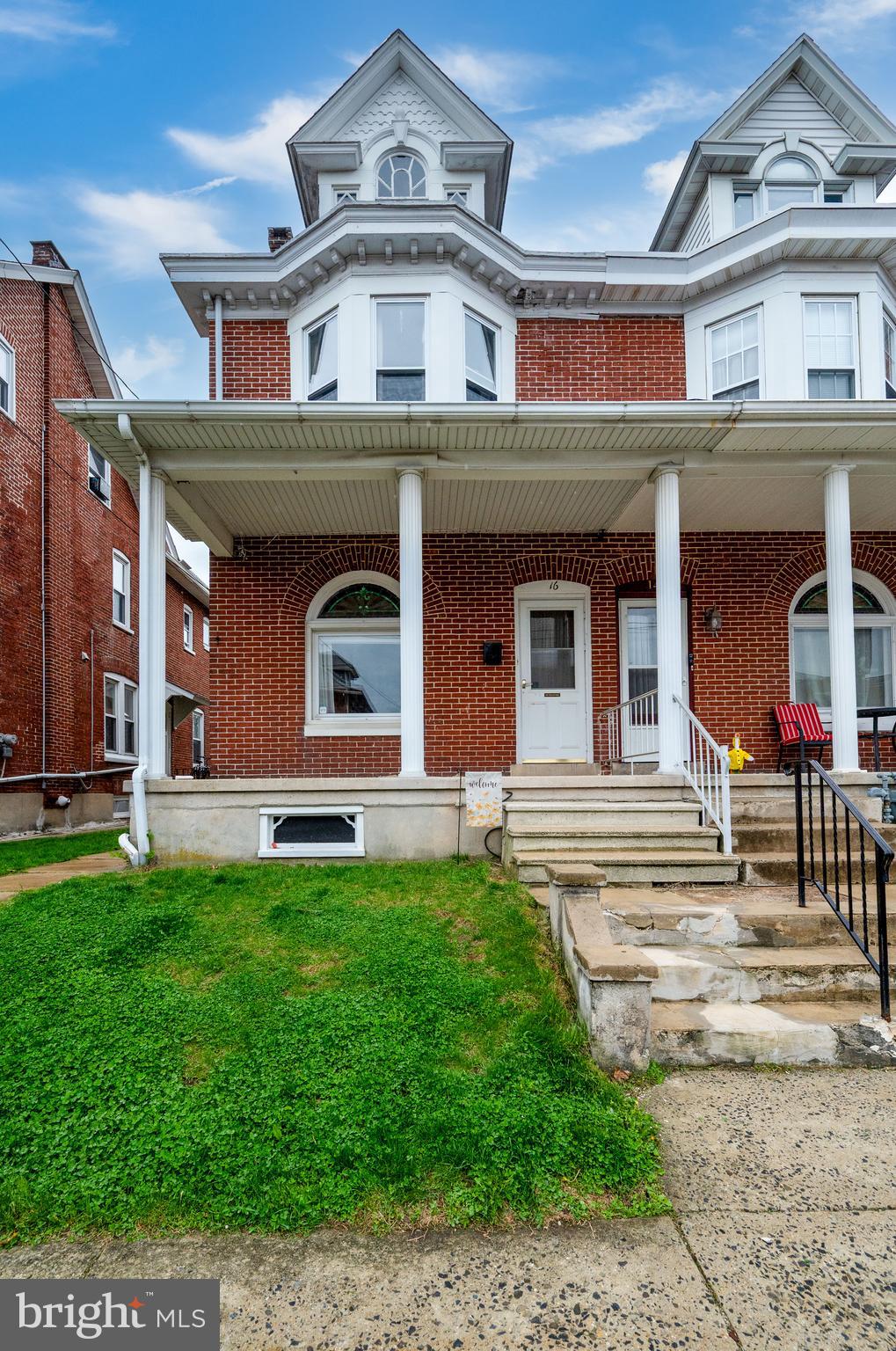 16 E WASHINGTON STREET