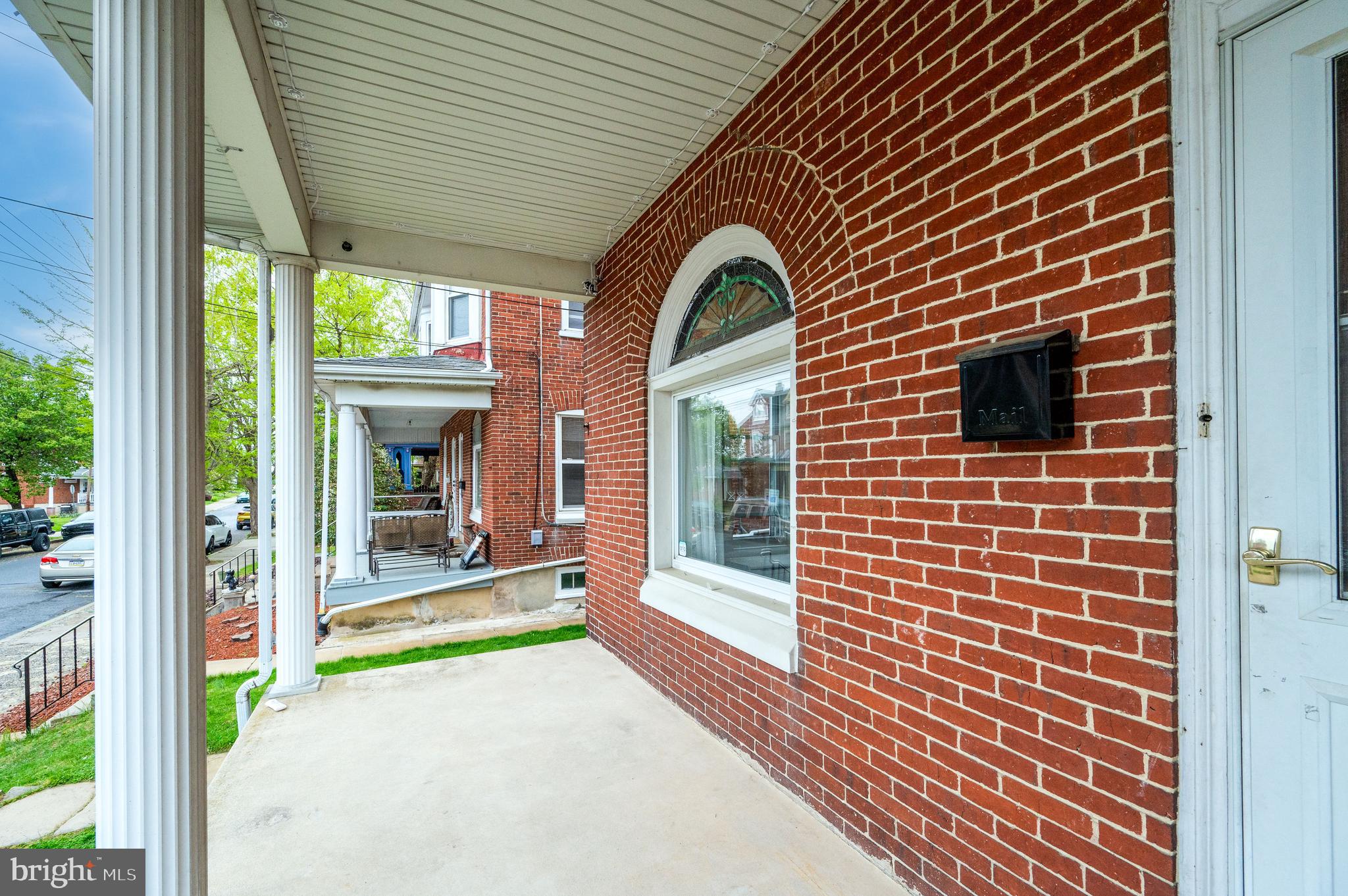 16 E WASHINGTON STREET