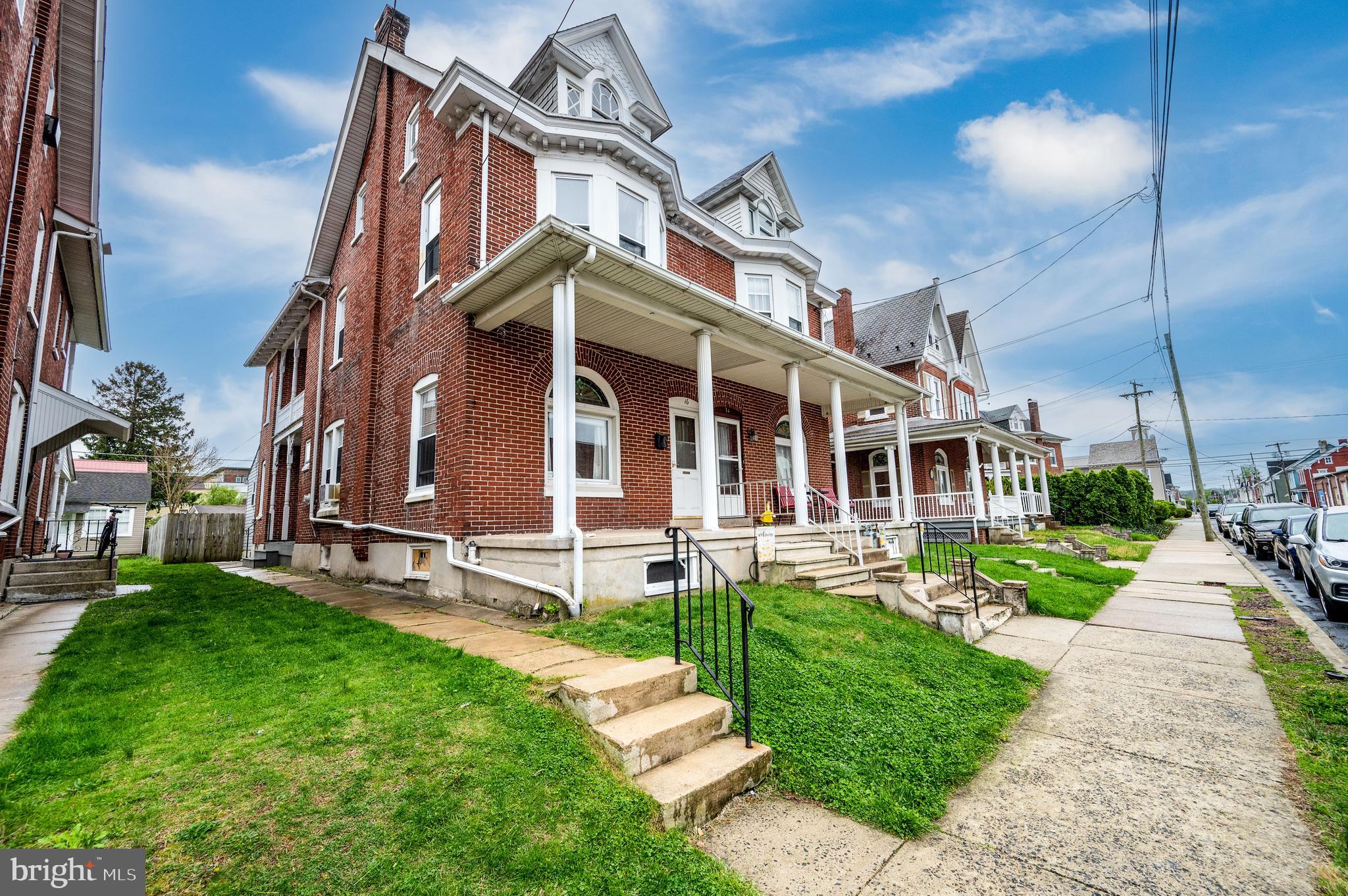 16 E WASHINGTON STREET