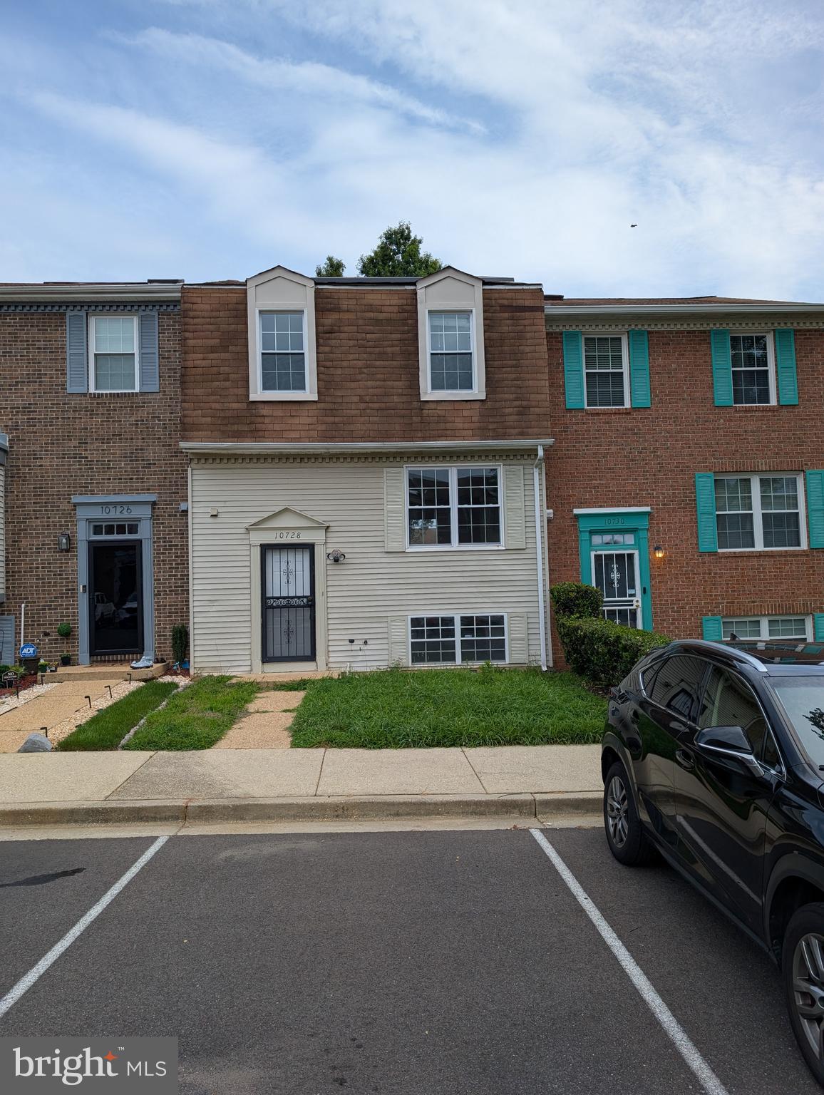 Nice & Spacious Unit Here Several Recent Update... Fenced Rear yard & Nice Sun Deck...
Full Finished Bsmt with a Den area as well.. Owner request recent Strong Rental History & Good Credit Score 650 or Higher Please.
