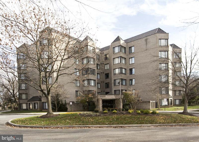 NOW FOR THE FIRST TIME-ITS FINALLY HERE-SAY YES TO THIS RARELY AVAILABLE FIRST FLOOR CONDO WITH PRIVATE PATIO-COOL IN THE SUMMER-WARM IN WINTER-FEEL THE ENERGY-EAT IN KITCHEN MASTER BED SUITE-WITH DELUXE MASTER BATH-AND LARGE WALK IN CLOSET- SEPARATE LAUNDRY ROOM IN UNIT-YOU'VE WAITED LONG ENOUGH-SECURE ELEVATOR BUILDING-CONDO FEE INCLUDES SWIMMING POOL-TENNIS COURTS-EXERCISE ROOM- AND SECURITY