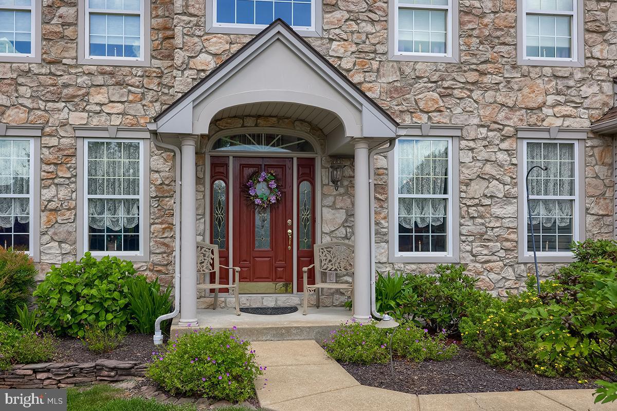 384 MOUNTAIN BOULEVARD