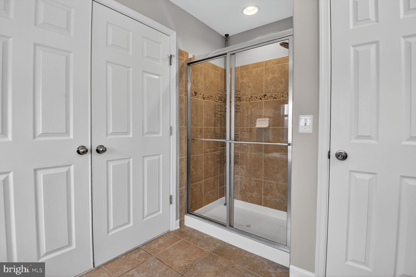 CASCADES PLACE CONDOMINIUM - Residential