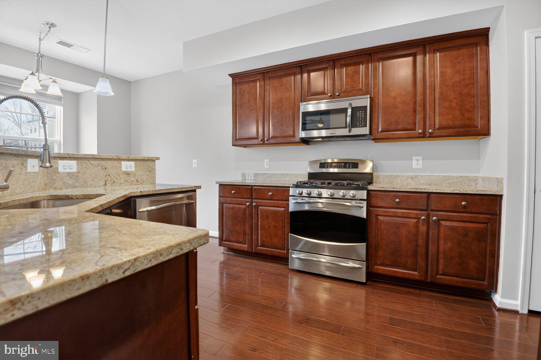 CASCADES PLACE CONDOMINIUM - Residential