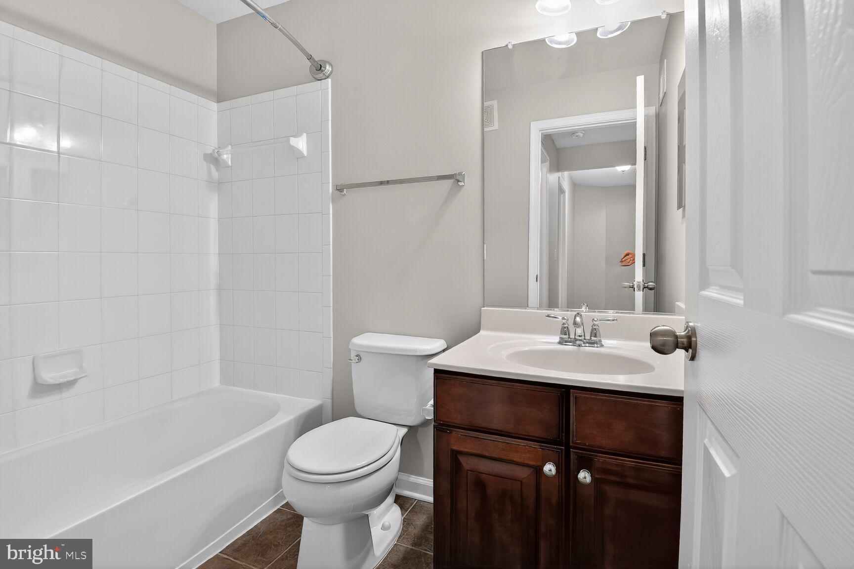 CASCADES PLACE CONDOMINIUM - Residential