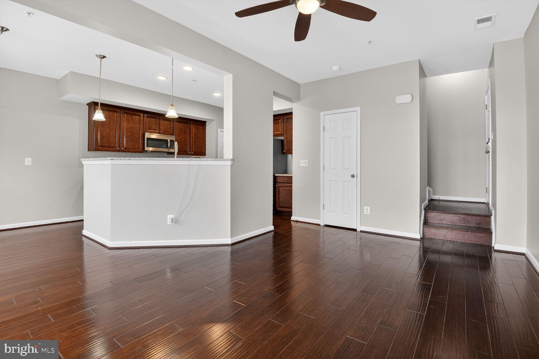 CASCADES PLACE CONDOMINIUM - Residential