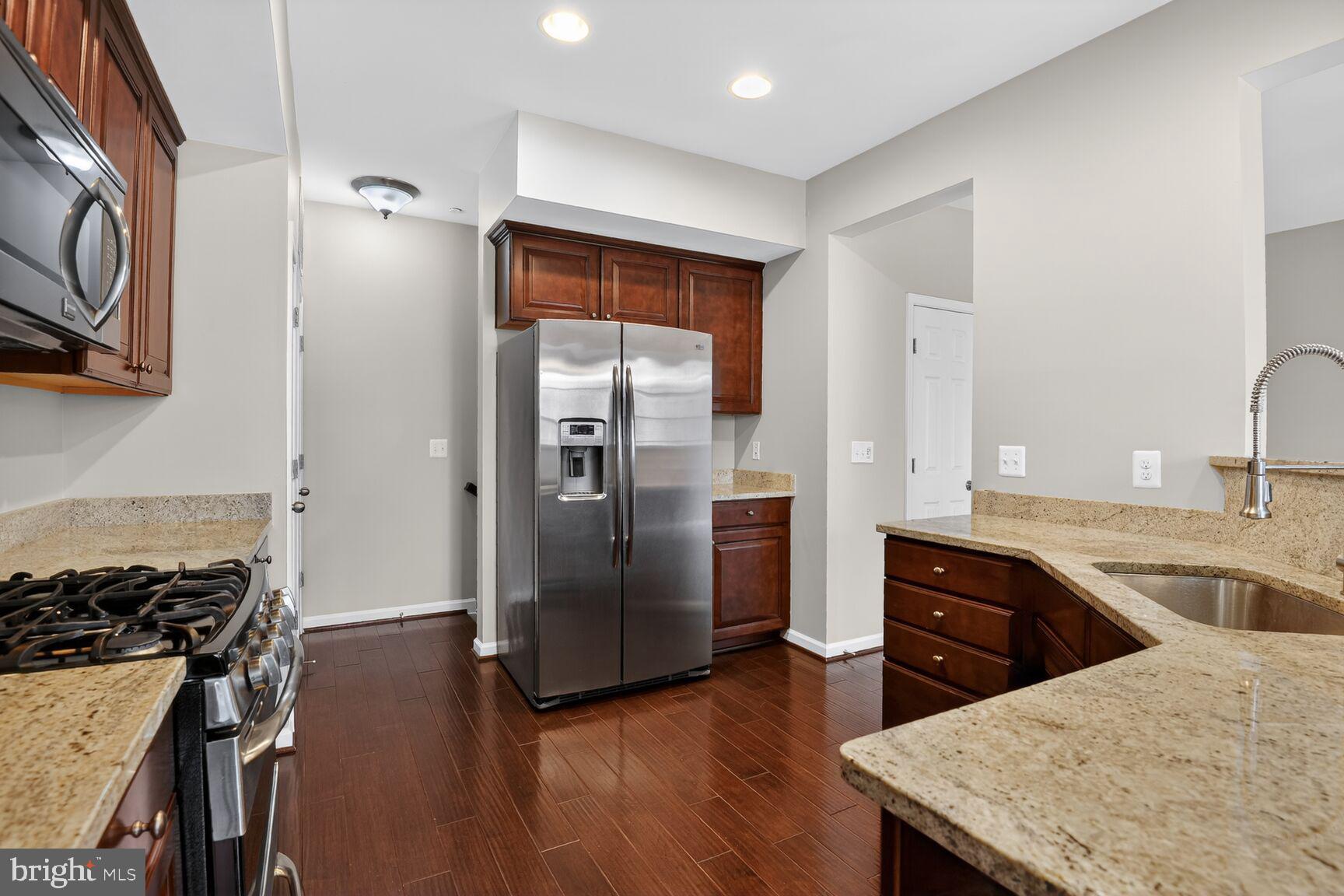 CASCADES PLACE CONDOMINIUM - Residential