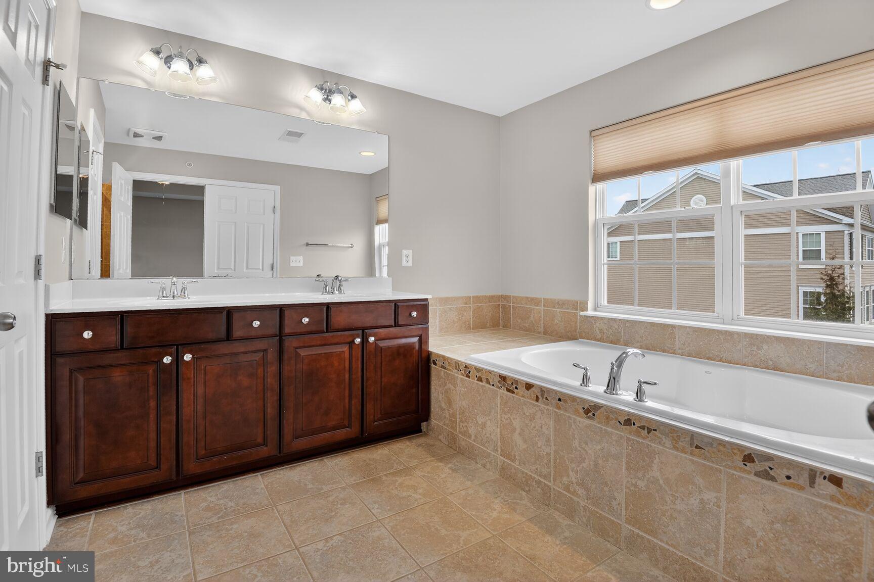 CASCADES PLACE CONDOMINIUM - Residential