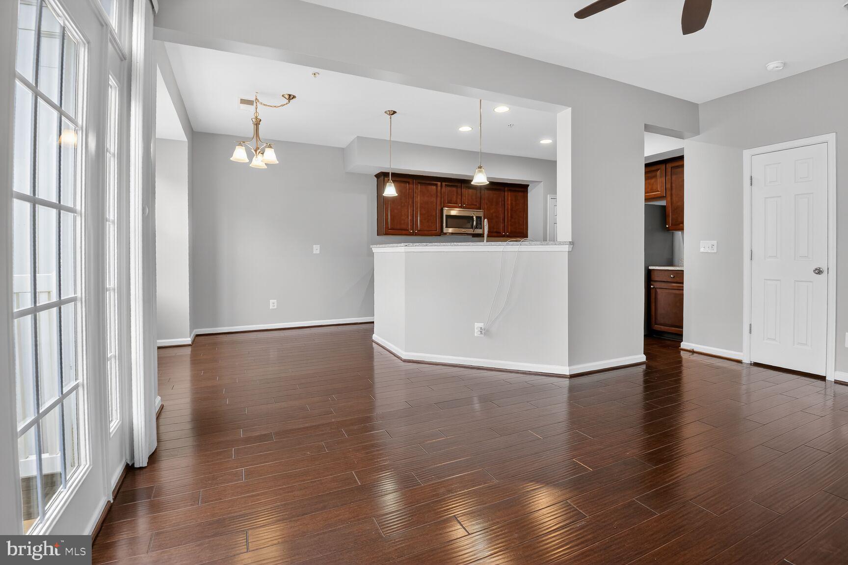 CASCADES PLACE CONDOMINIUM - Residential