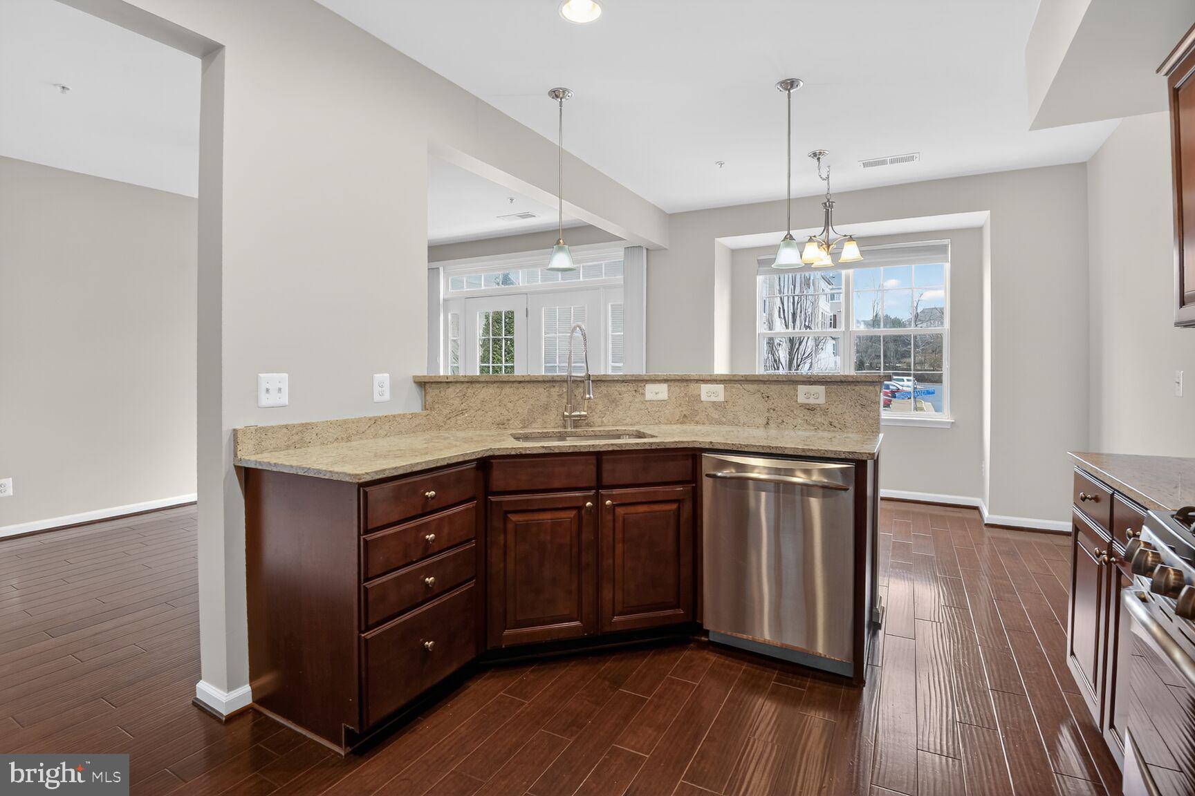 CASCADES PLACE CONDOMINIUM - Residential