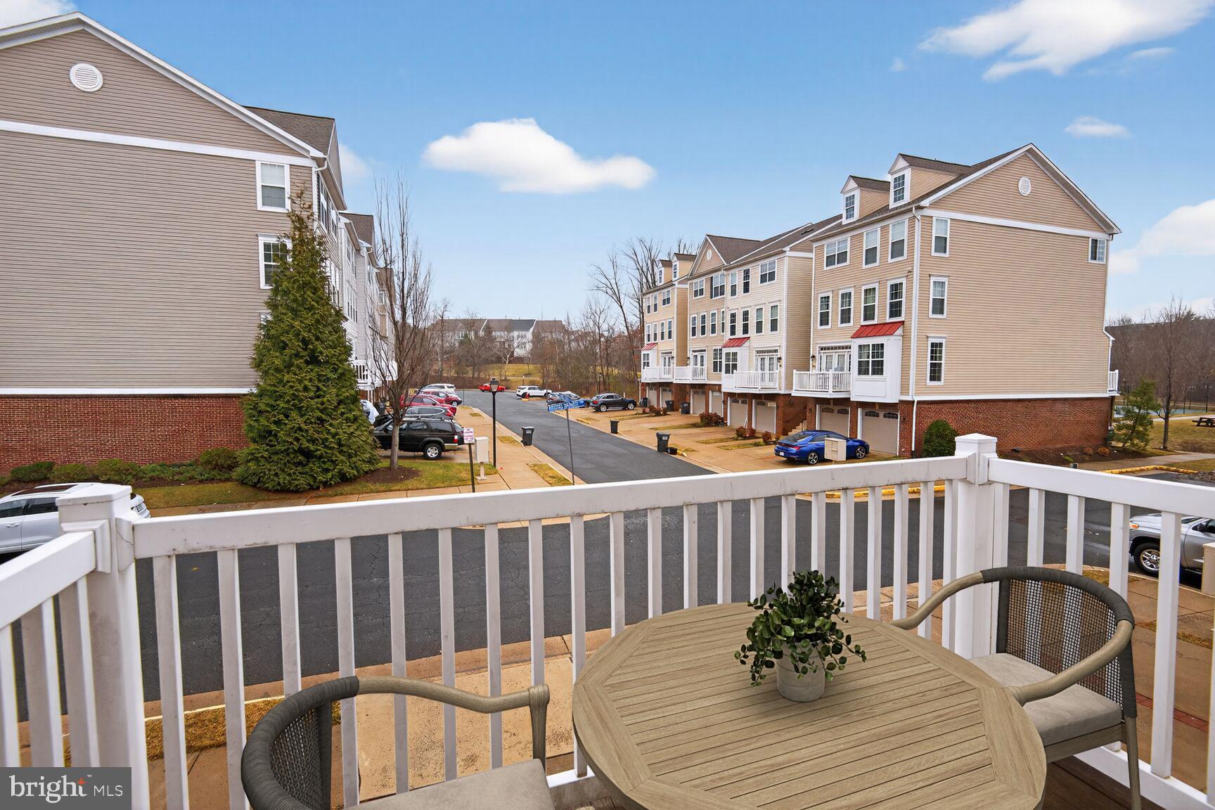 CASCADES PLACE CONDOMINIUM - Residential