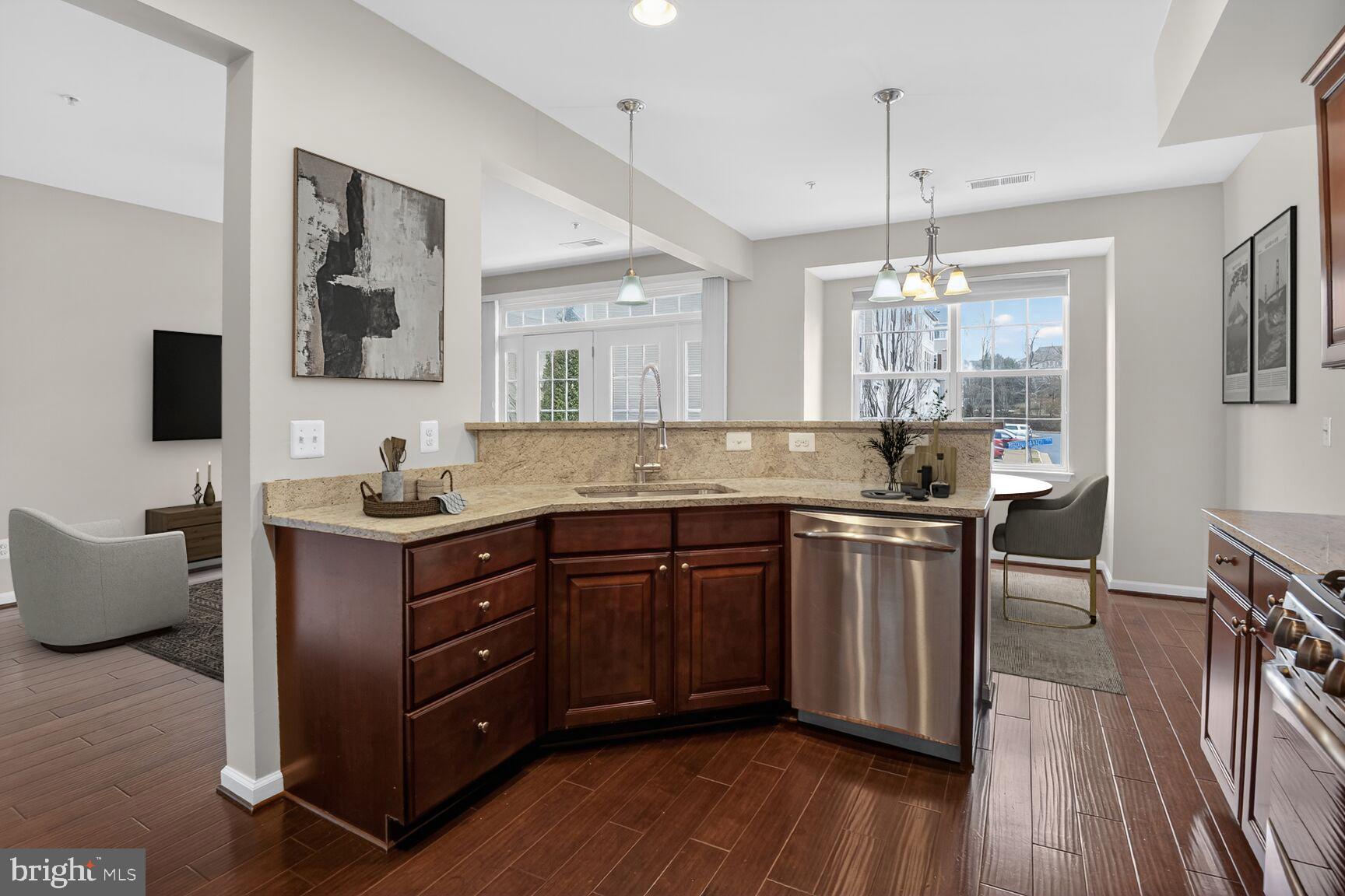 CASCADES PLACE CONDOMINIUM - Residential