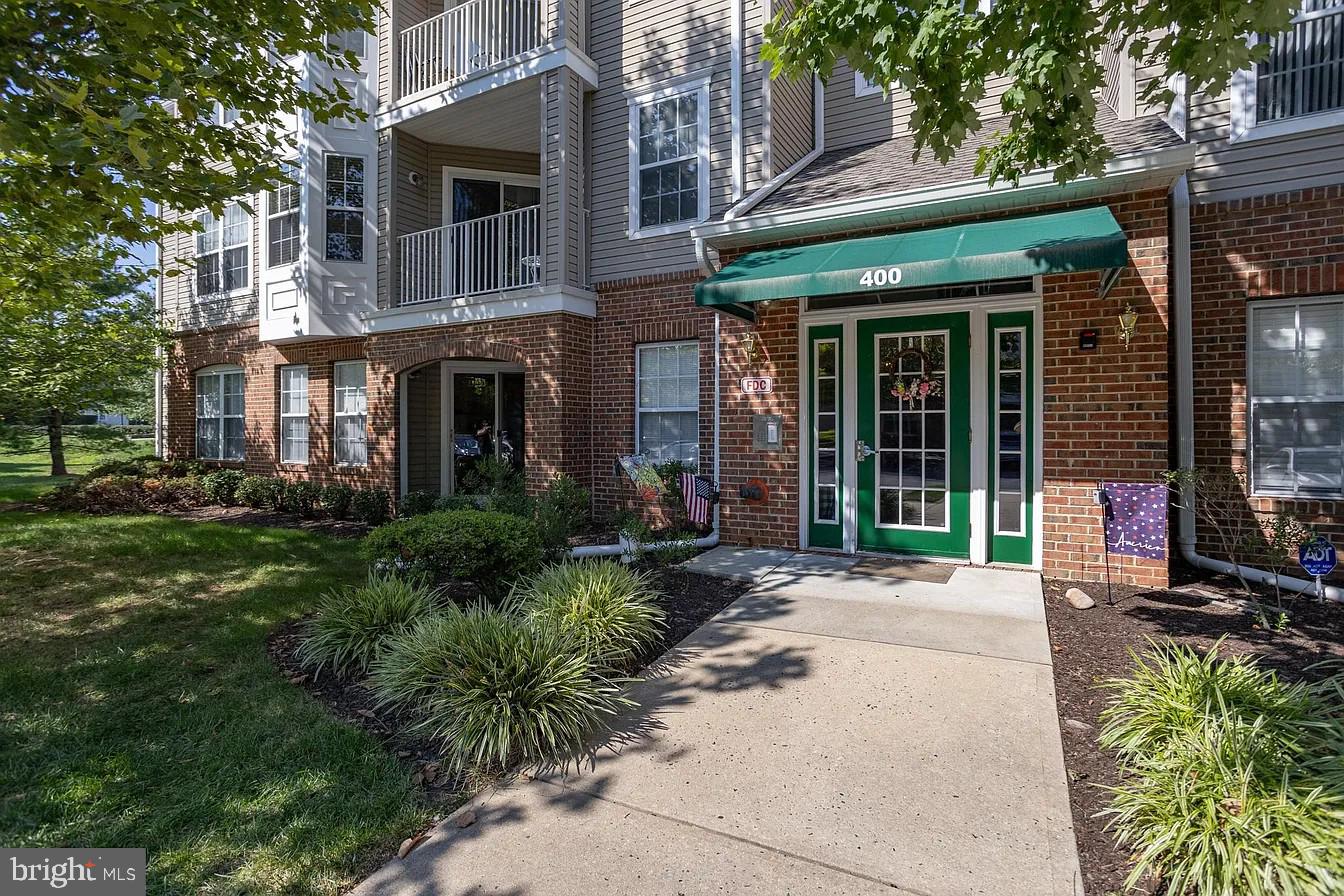433 MOWAT CIRCLE