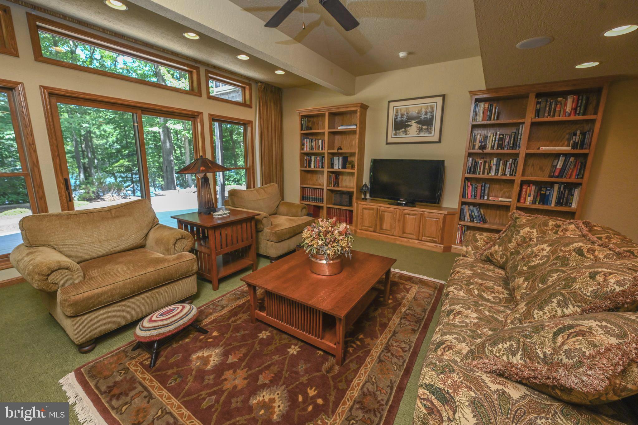 NORTH SHORE EAST - Residential