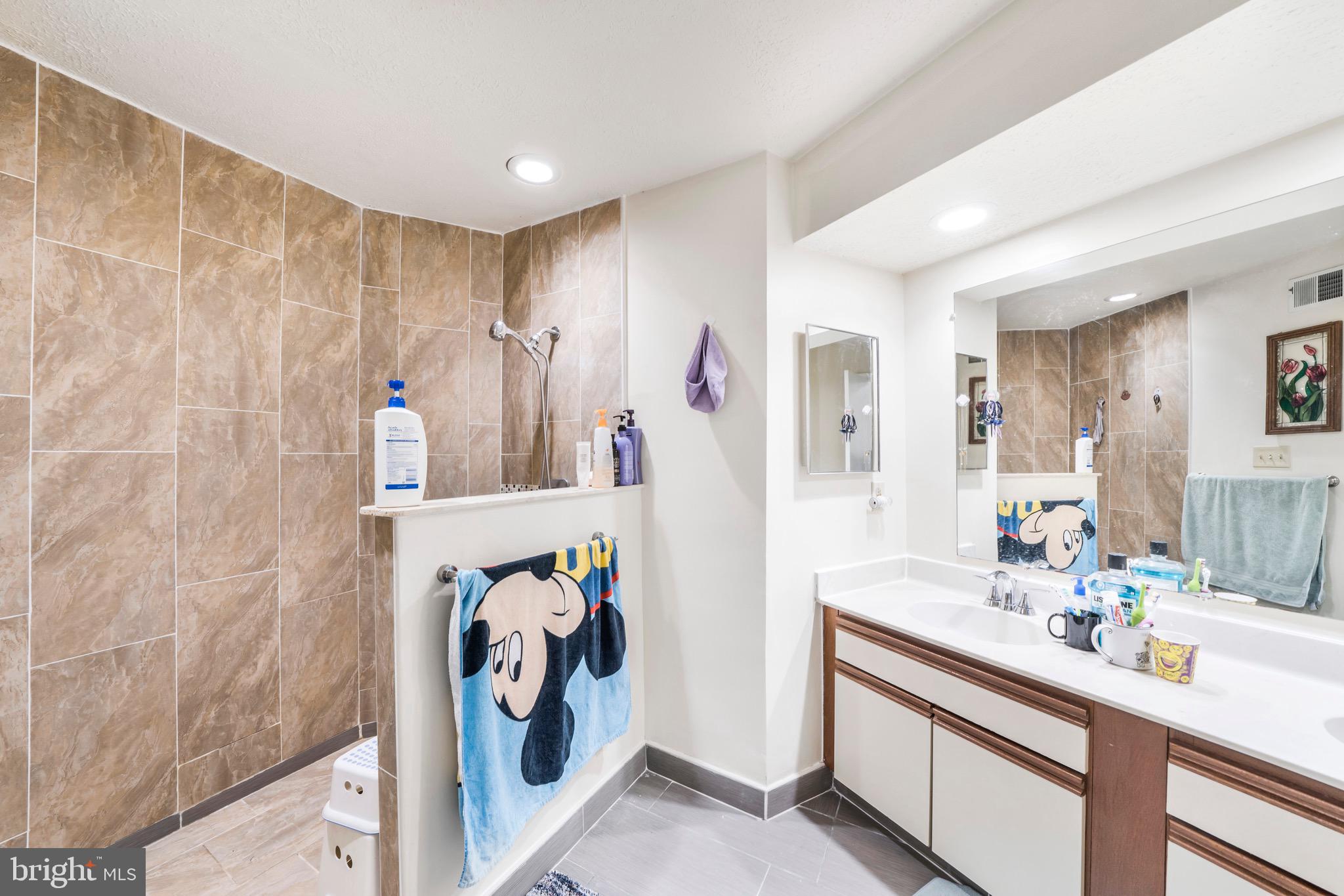 VALLEY STREAM ESTATES - Residential