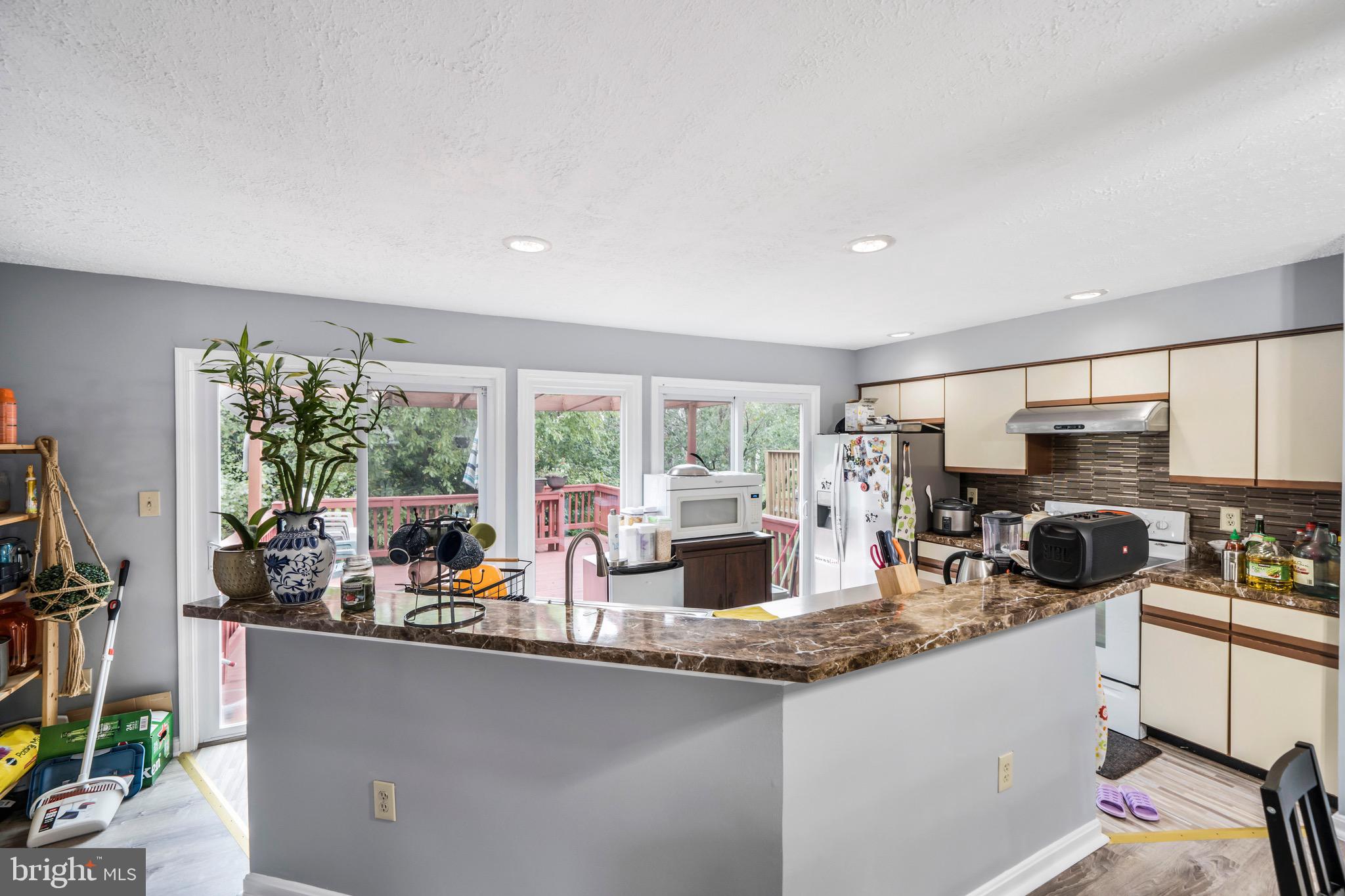 VALLEY STREAM ESTATES - Residential