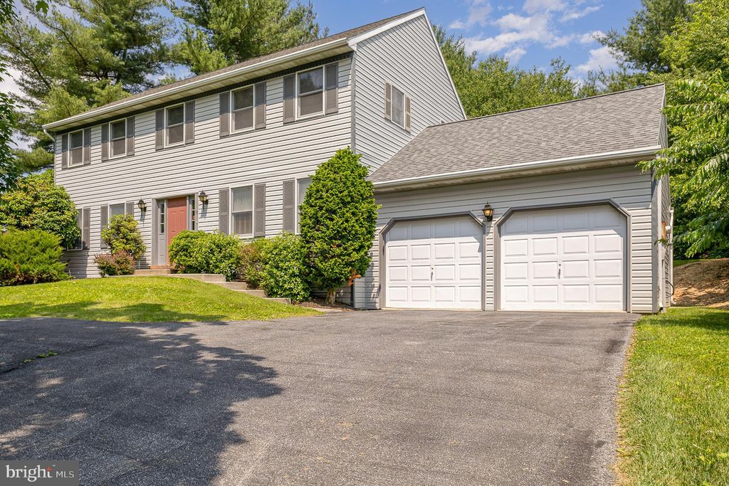 Photo of 39 Brookwood Drive, LITITZ, PA 17543 (MLS # PALA2071352)