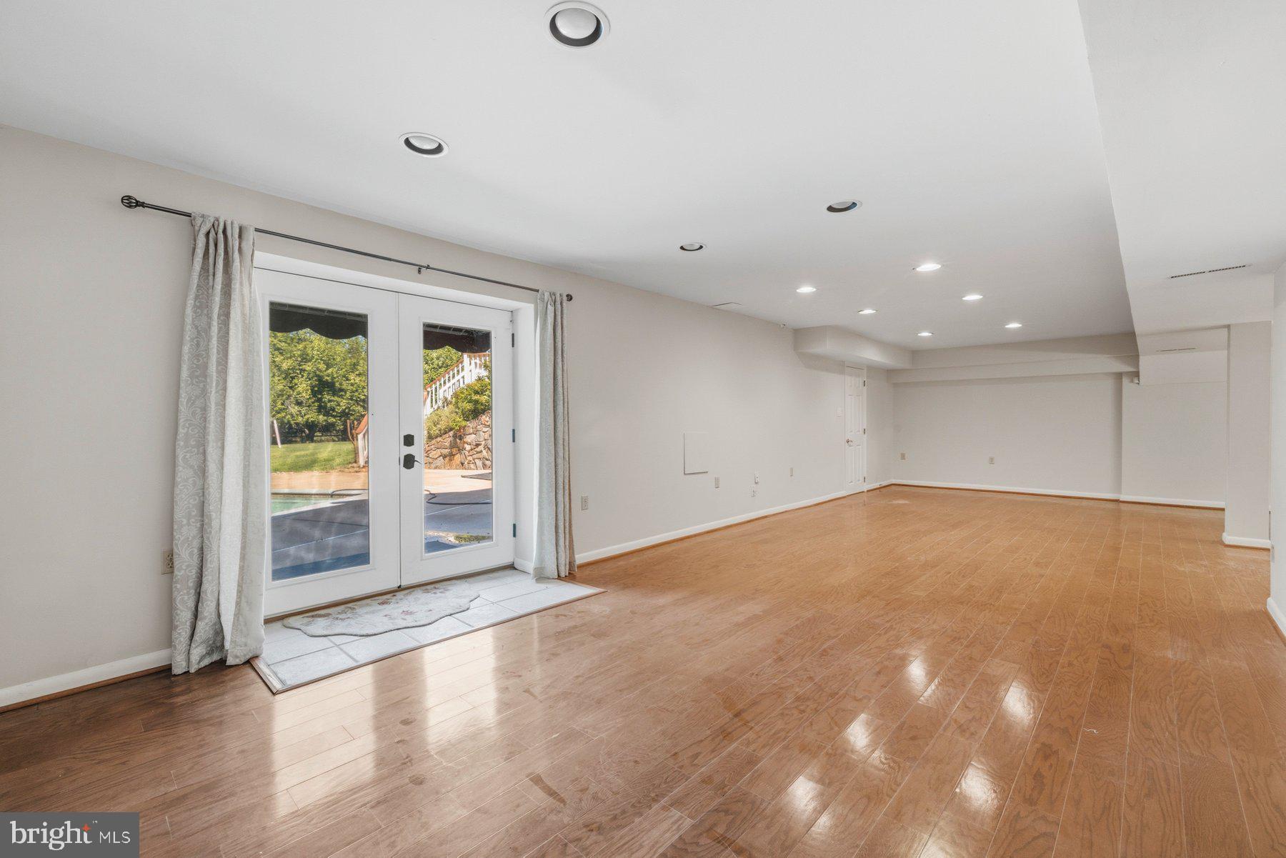 DARNESTOWN OUTSIDE - Residential