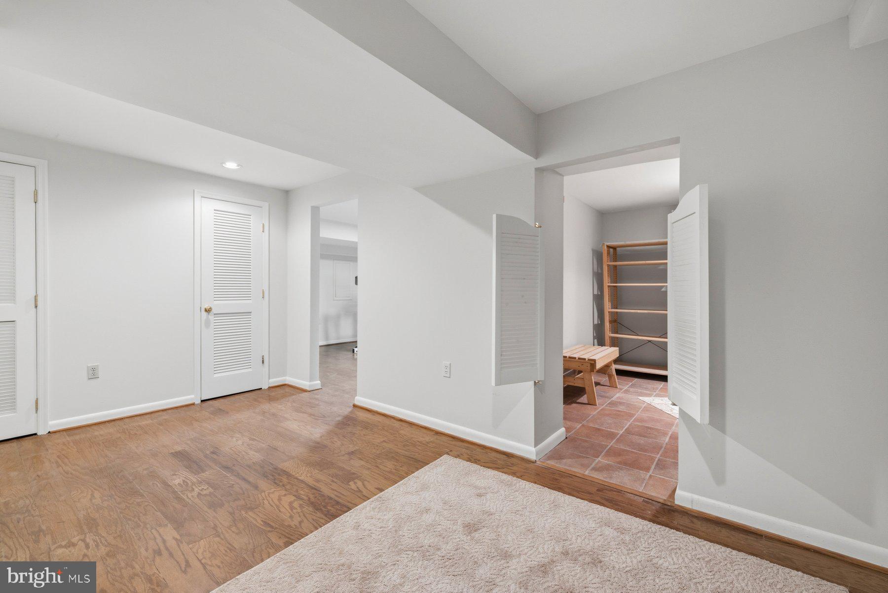 DARNESTOWN OUTSIDE - Residential