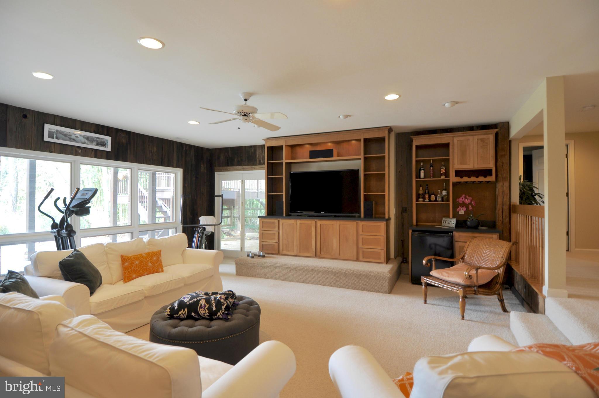 HIDDEN POINT - Residential