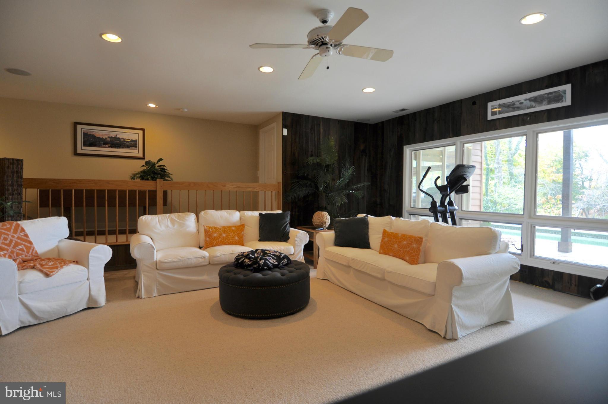 HIDDEN POINT - Residential