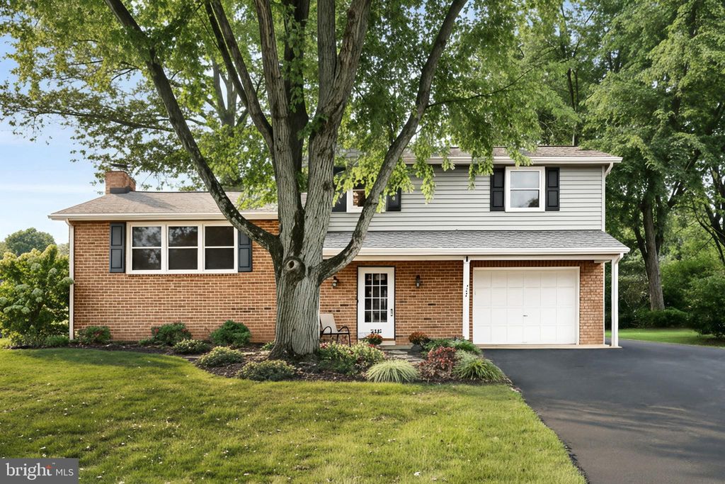 Photo of 3395 Cranmere Lane, YORK, PA 17402 (MLS # PAYK2091038)