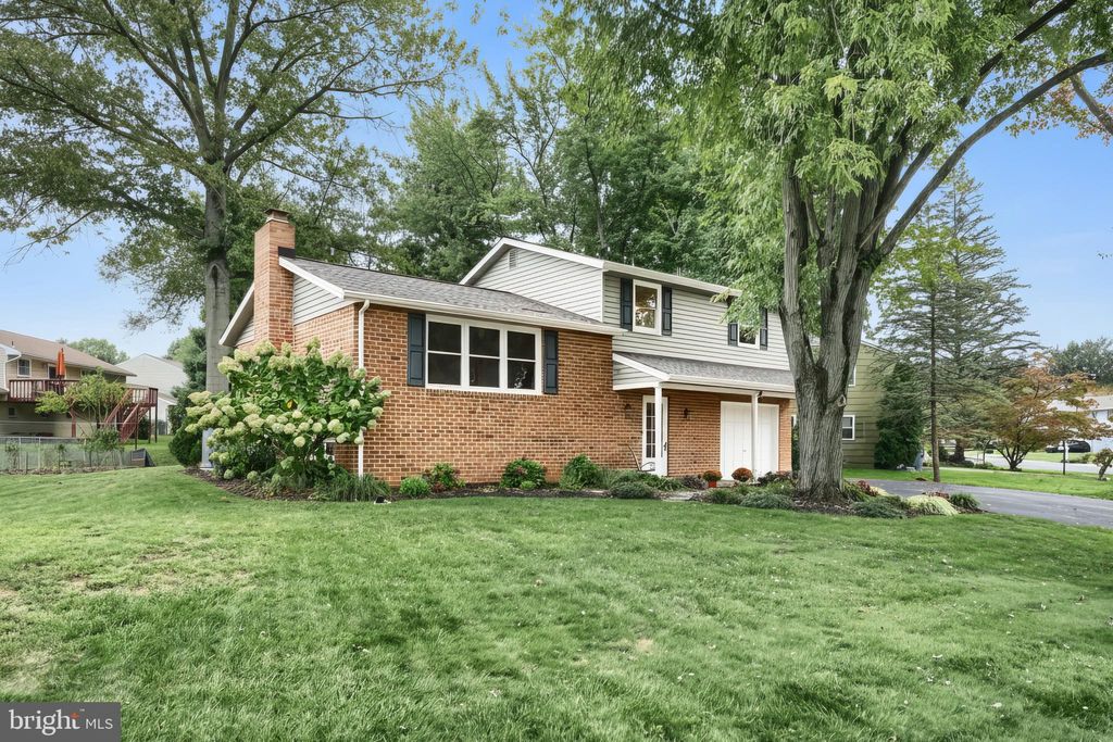 Photo of 3395 Cranmere Lane, YORK, PA 17402 (MLS # PAYK2091038)