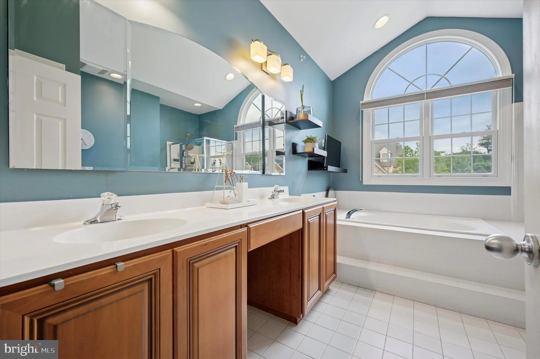 Ambler, Pennsylvania 19002, United States, 3 Bedrooms Bedrooms, ,3 BathroomsBathrooms,Residential,Contingent,156682