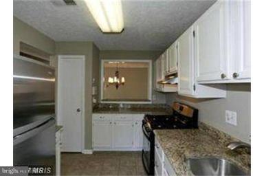 THE OAKTON - Residential Lease