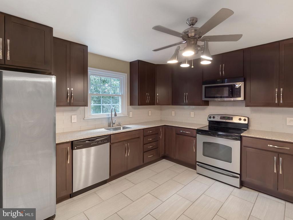 ROLLING HILLS - Residential