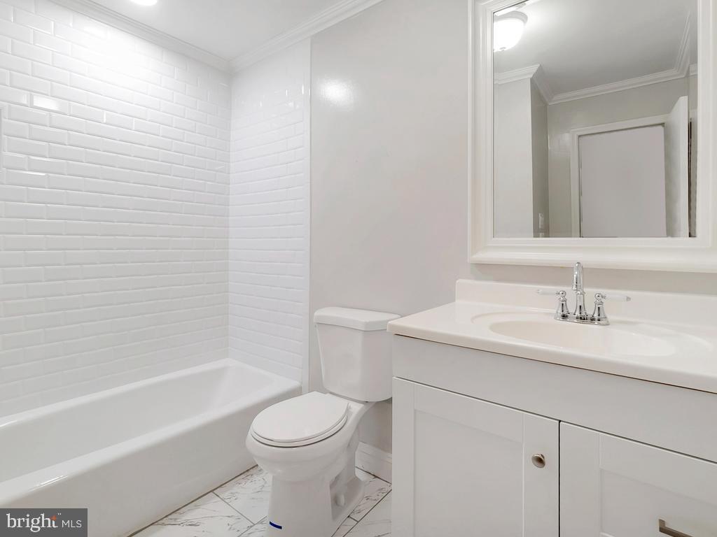 ROLLING HILLS - Residential